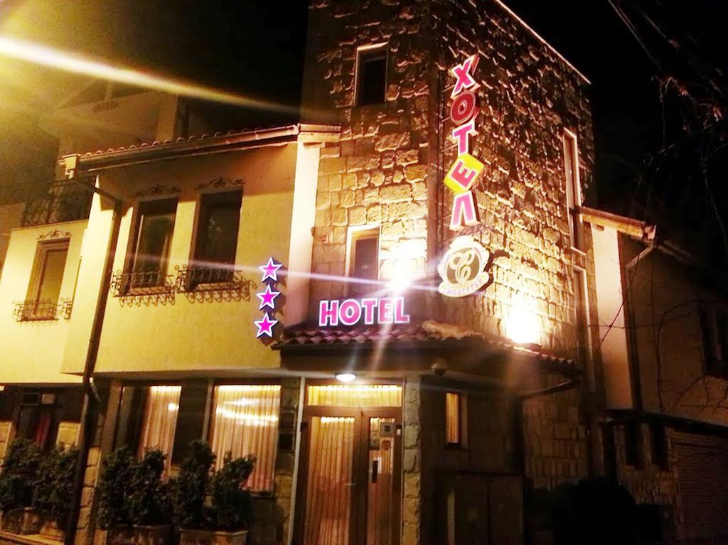 Family Hotel Silvestar Veliko Tarnovo Ngoại thất bức ảnh