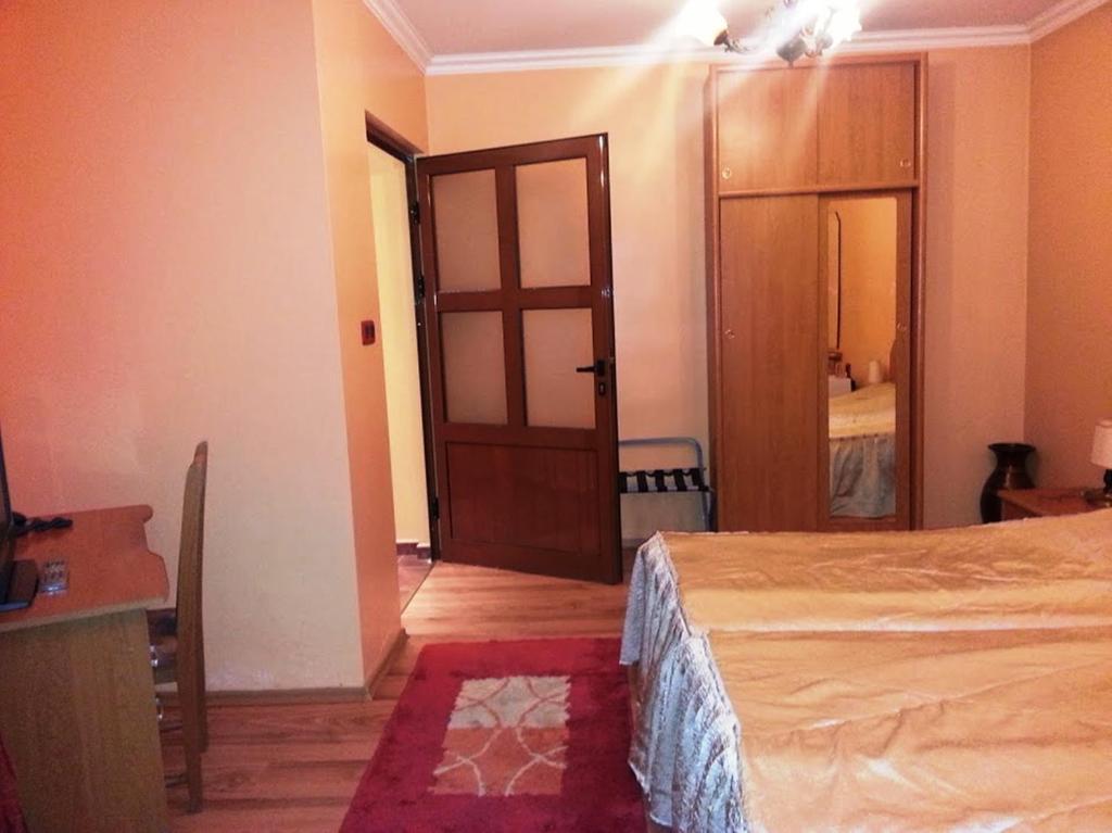 Family Hotel Silvestar Veliko Tarnovo Phòng bức ảnh