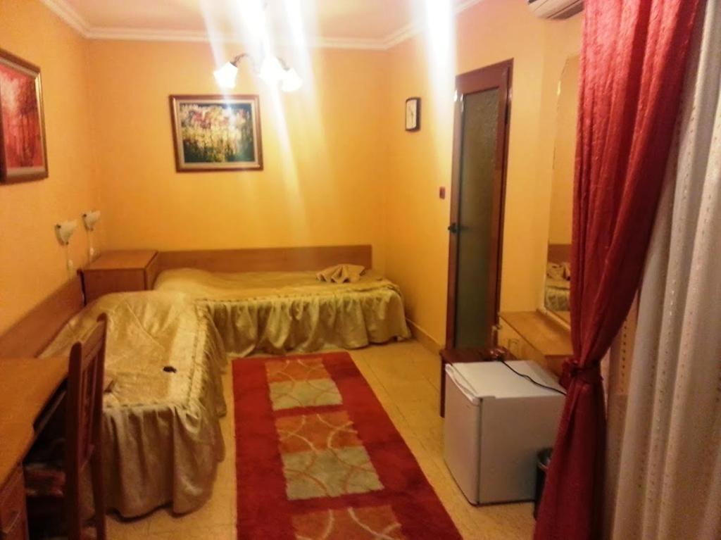 Family Hotel Silvestar Veliko Tarnovo Phòng bức ảnh
