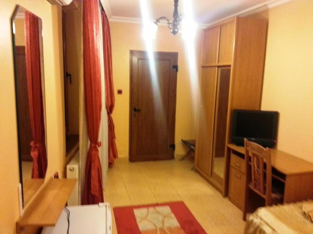 Family Hotel Silvestar Veliko Tarnovo Phòng bức ảnh