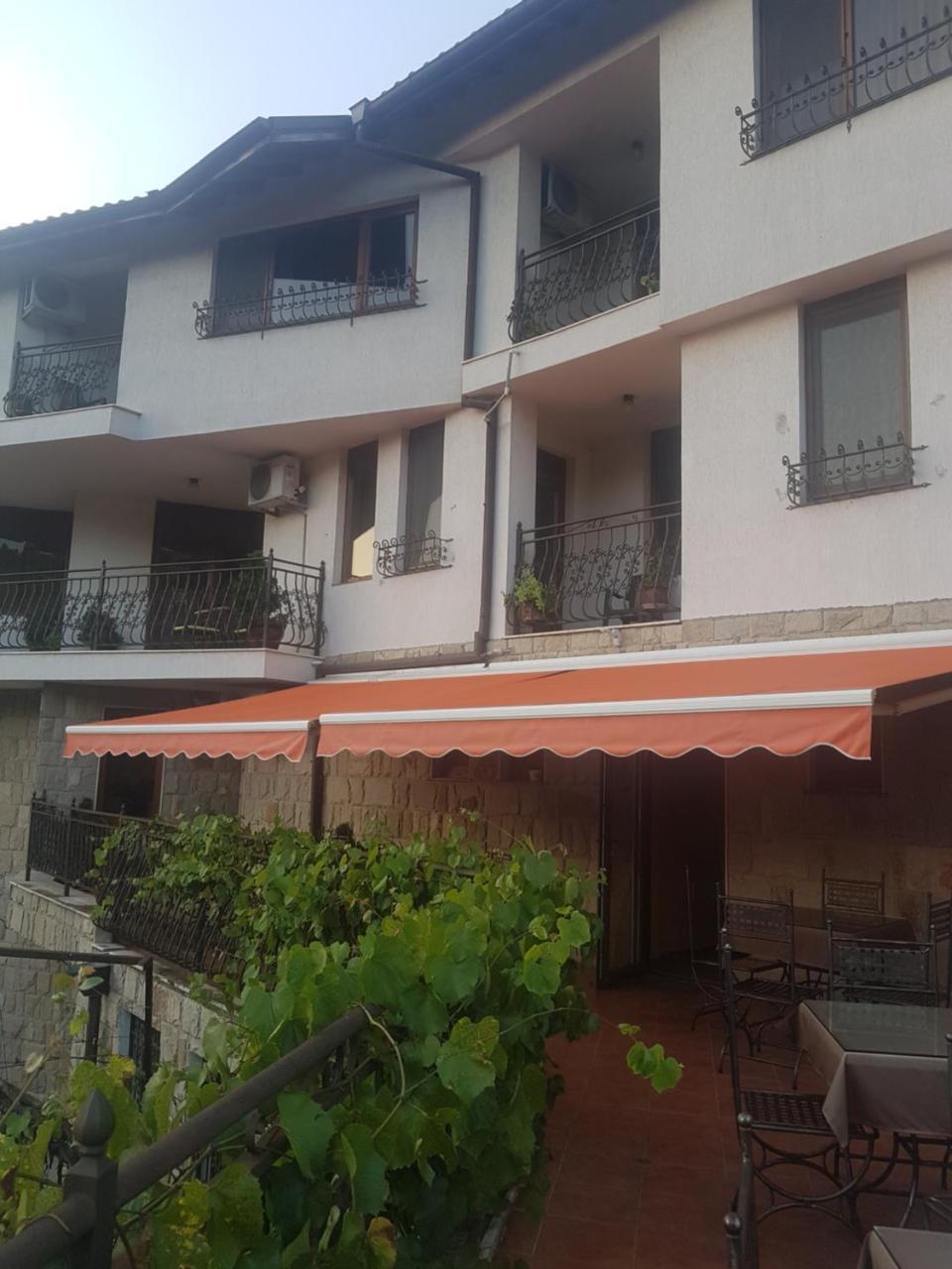 Family Hotel Silvestar Veliko Tarnovo Ngoại thất bức ảnh